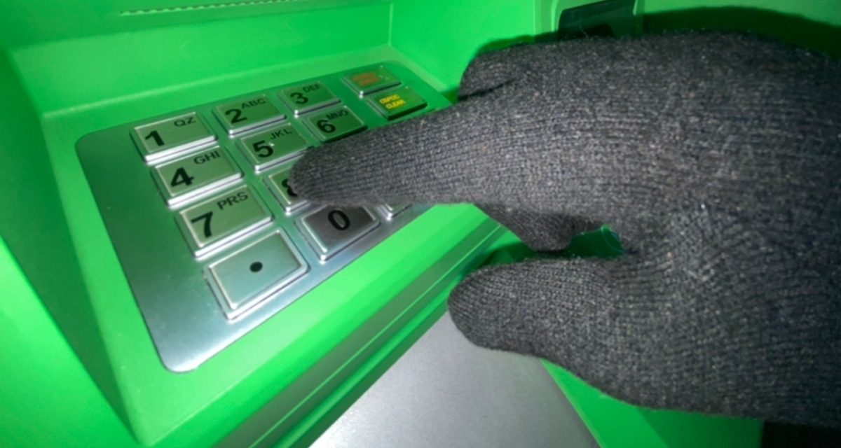 Житель Верхнеднепровского перевел мошенникам более 3,7 млн рублей