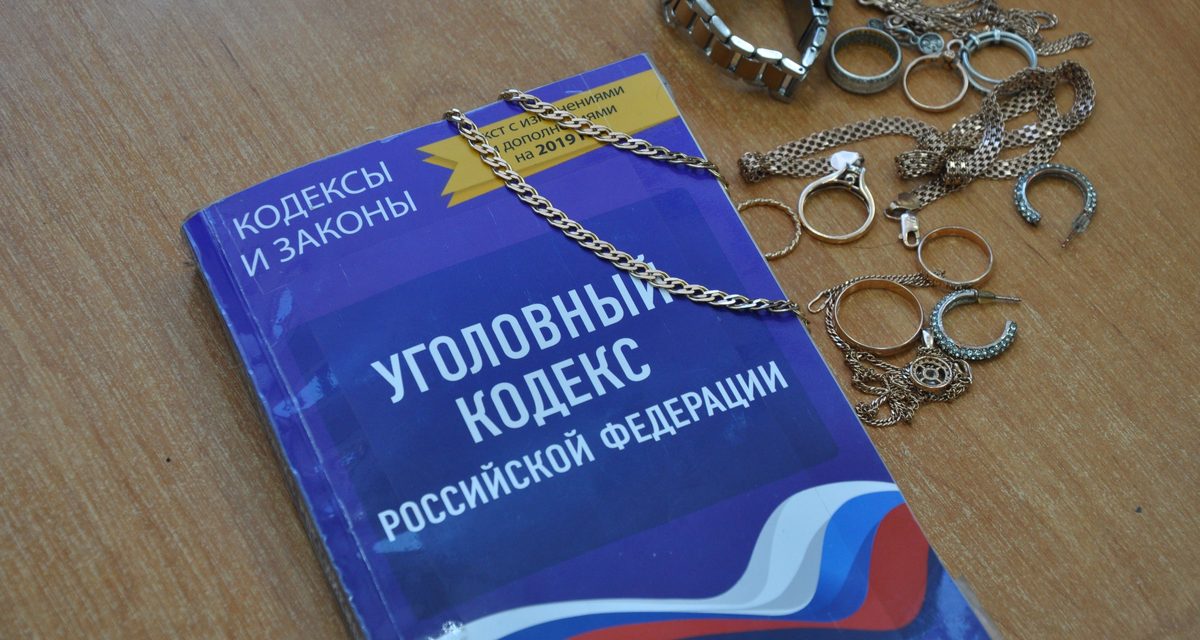 После потасовки в кафе у мужчины украли золотую цепочку за 240 тысяч