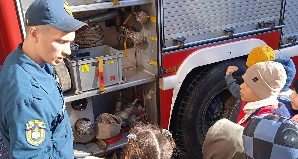 В музее МЧС в Смоленске можно посидеть в кабине пожарной машины