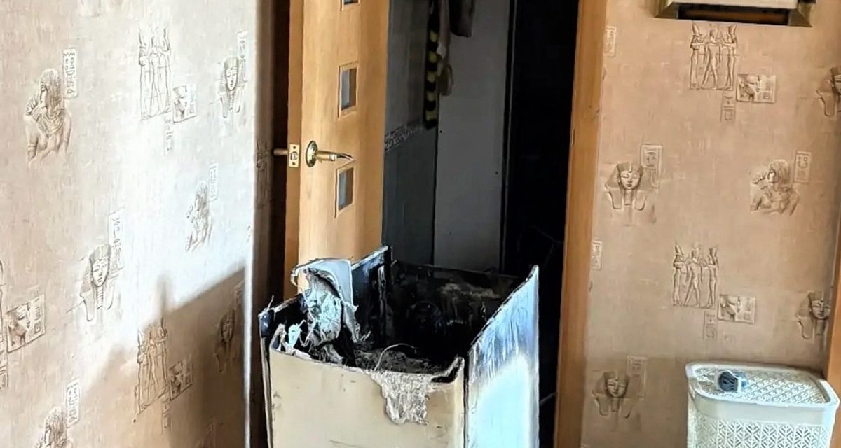 В Смоленске стиральная машина заискрила и устроила пожар в ванной