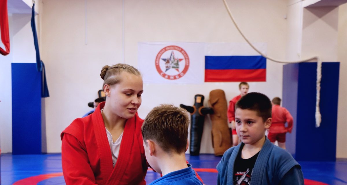 Смоленская самбистка Мария Ворошилова взяла золото Кубка мира в Душанбе и вернулась домой учить детей самбо