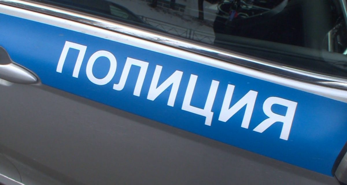 Житель Вязьмы увёз на тележке скамейки и столы с места фестиваля